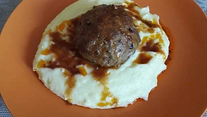 Přírodní Švesťákovy karbanátky s omáčkou z červeného vína