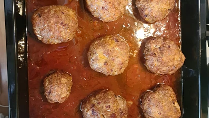 Přírodní Švesťákovy karbanátky s omáčkou z červeného vína