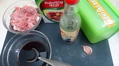 Kuřecí teriyaki v hnízdě smažených nudlí