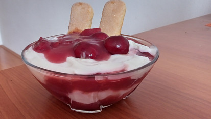 Lehký třešňový pohár