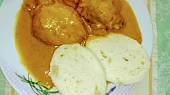 Slepice po zahrádkářsku, Spodní stehno (vpravo) a falešné stehno z tzv. "těžké slepice". Půlka slepice v balení vážila 1,8 kg.