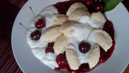 Jemné tvarohové noky s ovocnou omáčkou