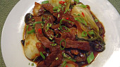 Hovězí steakové proužky s pak choi