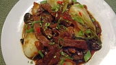 Hovězí steakové proužky s pak choi