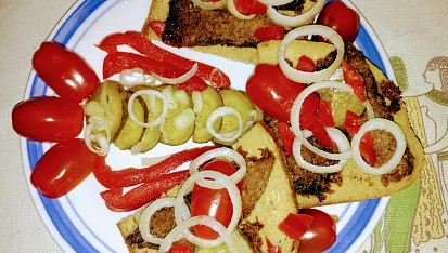 Opečené vařené maso na chlebu