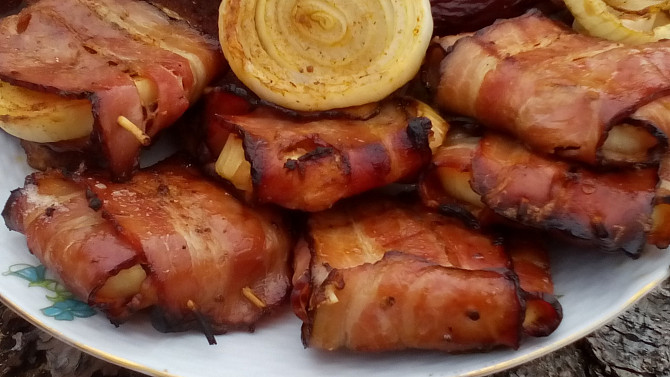 Grilovaná cibule ve slanině