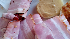 Grilovaná cibule ve slanině