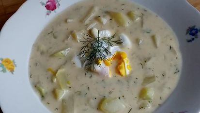 Patizonová polévka s koprem a zakysankou