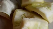 Patizonová polévka s koprem a zakysankou