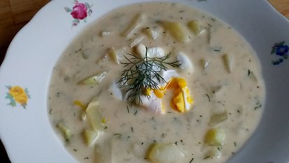 Patizonová polévka s koprem a zakysankou