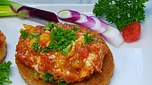 Rajčatové topinky s cuketou a vejci