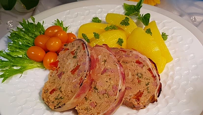 Šlehaná sekaná se zeleninou a smetanou Rama