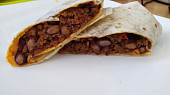 Burrito s mletým masem a červenými fazolemi