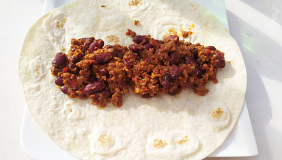 Burrito s mletým masem a červenými fazolemi