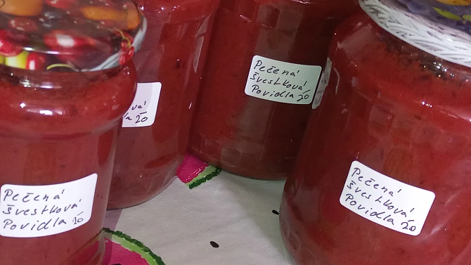 Pečená švestková povidla s badyánem a skořicí