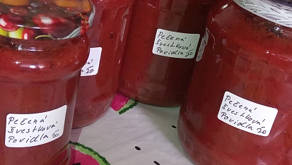 Pečená švestková povidla s badyánem a skořicí