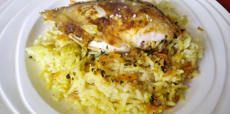 Šťavnatá kuřecí prsa pečená v rýži