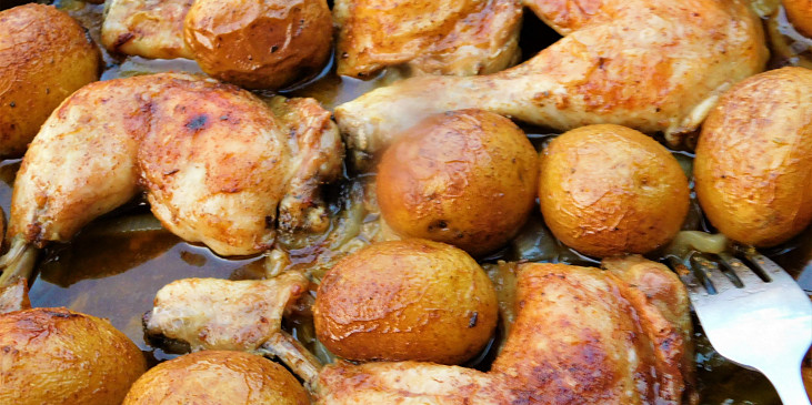 Kuře pečené s bramborem