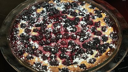 Tvarohový koláč s ostružinami, Akorát místo 150g ostružin jsem dala 400g čerstvých ostružin takže jsem to pekla hodně dlouho....