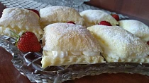 Křehké polštářky z listového těsta
