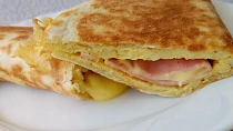 Plněný snídaňový wrap