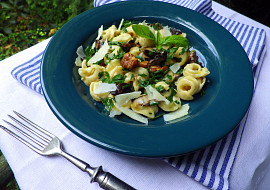 Tortellini plněné sýrem s lesními houbami a bylinkami