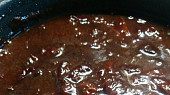 Karamelizovaná cibulka se švestkami, zredukované množstvo