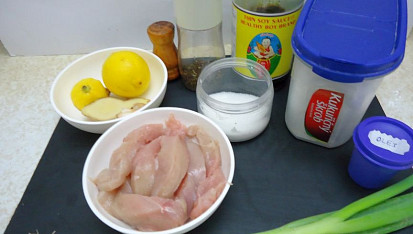 Křupavé kuřecí nudličky v citronové omáčce