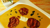 Cuketová polévka s chorizem