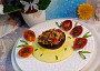 Zapečené portobelo plněné houbovo-šunkovou směsí a pečená balsamiková  rajčátka