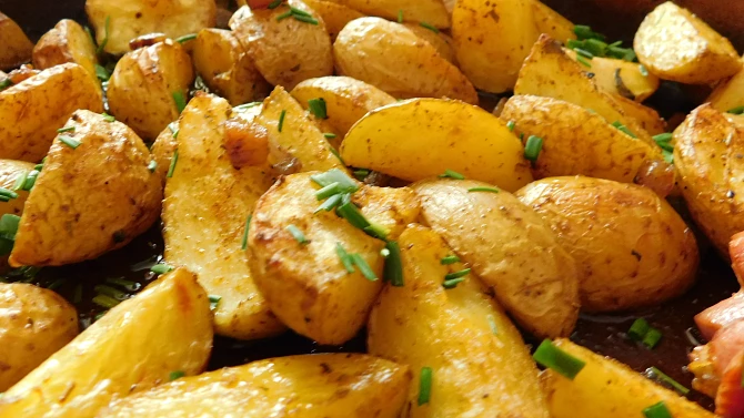 Brambory pečené na špeku