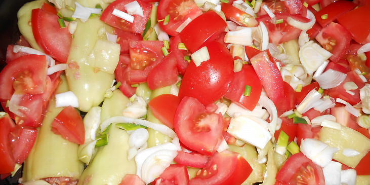 Plněné letní papriky  (Dělená strava podle LK - zvířata) (letní papriky na plechu před pečením)