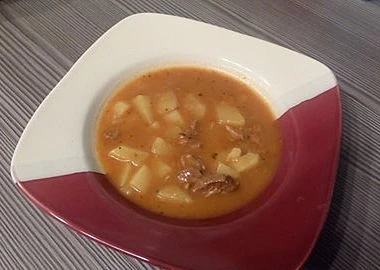 Gulášová polévka