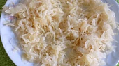Červená čočka s uzeným tofu a kysaným zelím