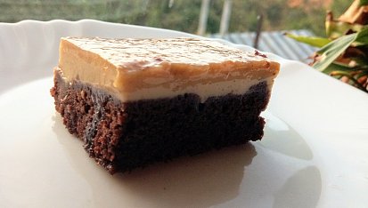 „Chocoflan”- jemný dezert s karamelizovaným cukrem a čokoládovým piškotem