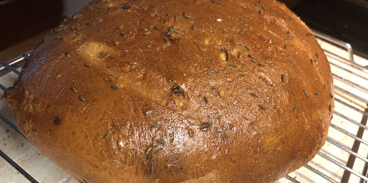 Domácí kmínový chleba (První pokus amatéra. Jen jsem přidal sušená…)