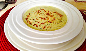 Krémová cibulová polévka s kari a smetanou (Krémová cibulová polévka s kari)