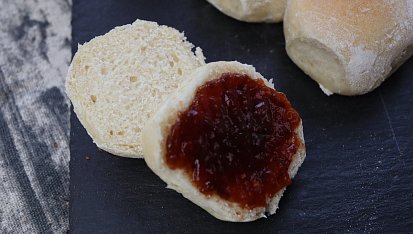 Bochánky (chlebík) se sladkým kondenzovaným mlékem