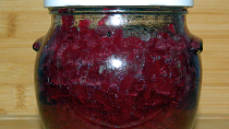 Salát z pečené červené řepy do skleniček