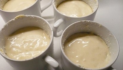 Banánová buchta s tvarohovo-pudinkovým krémem - z hrníčku