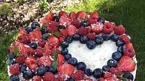 Cheesecake s ovocem a bílou čokoládou