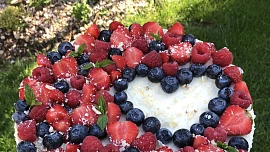Cheesecake s ovocem a bílou čokoládou