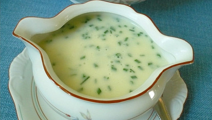 Dietní pažitková omáčka s bramborovým základem