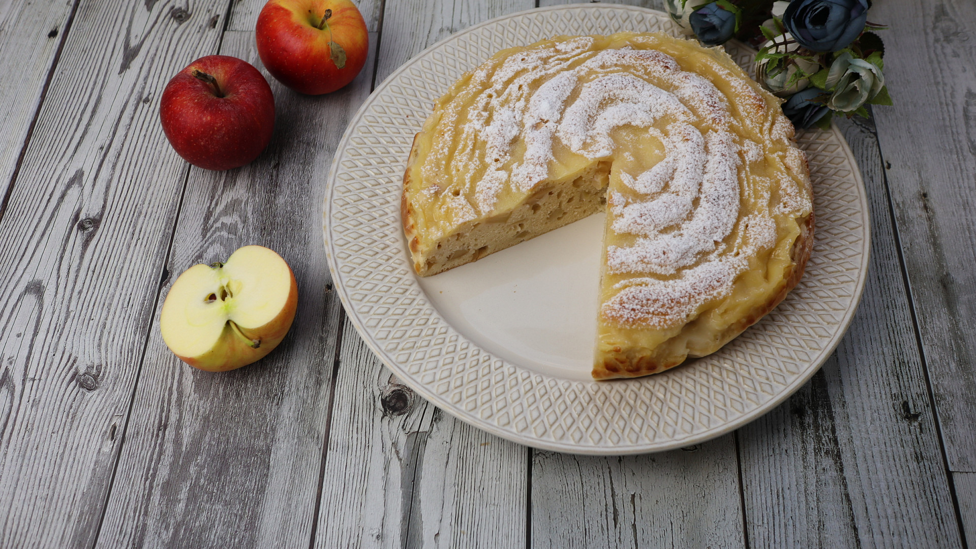 Jablečný koláč s vanilkovým krémem