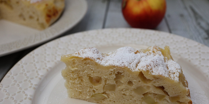 Jablečný koláč s vanilkovým krémem