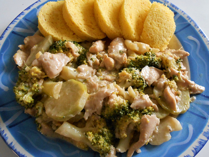 Kuřecí nudličky na česneku a smetaně s brokolicí + knedlík mléčný  (Dělená strava podle LK - zvířata, Kuřecí nudličky na brokolici do SPLK