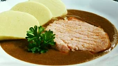 Pečené uzené maso se švestkovou omáčkou