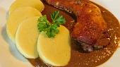 Pečené uzené maso se švestkovou omáčkou