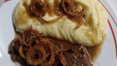 Roštěná na cibuli, Gastroporno. Zvolil jsem bramborovou kaši a je to uplně super bašta. Děkuji za recept.