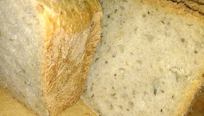 Domácí kmínový chleba, Pečeno z poloviční dávky v domácí pekárně, chleba opravdu chutná skvěle!